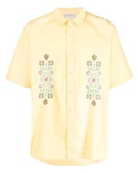 gelbes Kurzarmhemd mit Blumenmuster von Drôle De Monsieur