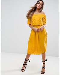 gelbes schulterfreies Kleid von Asos