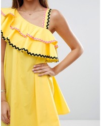 gelbes schwingendes Kleid mit Rüschen von Asos