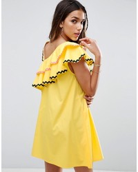 gelbes schwingendes Kleid mit Rüschen von Asos