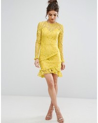 gelbes figurbetontes Kleid aus Spitze von PrettyLittleThing