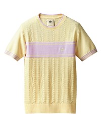 gelbes Strick T-Shirt mit einem Rundhalsausschnitt von adidas
