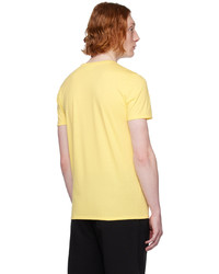 gelbes Strick T-Shirt mit einem Rundhalsausschnitt von Lacoste