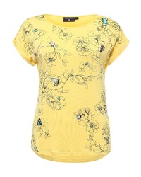 gelbes T-Shirt mit einem Rundhalsausschnitt mit Blumenmuster von FiNN FLARE