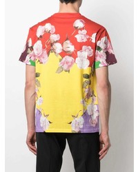 gelbes T-Shirt mit einem Rundhalsausschnitt mit Blumenmuster von Valentino