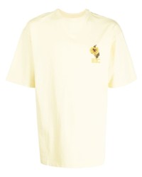 gelbes T-Shirt mit einem Rundhalsausschnitt mit Blumenmuster von Musium Div.