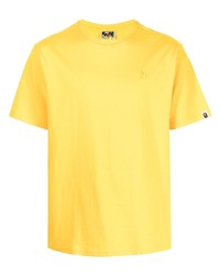 gelbes T-Shirt mit einem Rundhalsausschnitt von A Bathing Ape