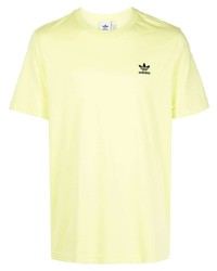 gelbes T-Shirt mit einem Rundhalsausschnitt von adidas