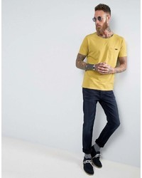 gelbes T-Shirt mit einem Rundhalsausschnitt von Nudie Jeans