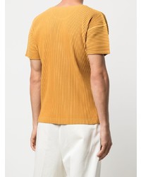 gelbes T-Shirt mit einem Rundhalsausschnitt von Homme Plissé Issey Miyake