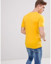 gelbes T-Shirt mit einem Rundhalsausschnitt von ONLY & SONS