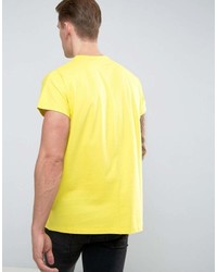 gelbes T-Shirt mit einem Rundhalsausschnitt von Asos