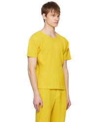 gelbes T-Shirt mit einem Rundhalsausschnitt von Homme Plissé Issey Miyake