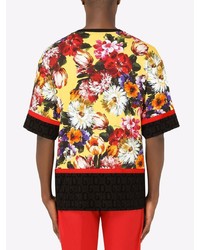 gelbes T-Shirt mit einem V-Ausschnitt mit Blumenmuster von Dolce & Gabbana