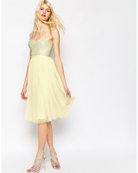 gelbes verziertes ausgestelltes Kleid aus Tüll von Needle & Thread