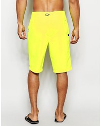 gelbgrüne Badeshorts von Asos