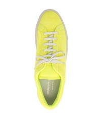 gelbgrüne Wildleder niedrige Sneakers von Common Projects