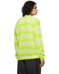 gelbgrüner horizontal gestreifter Pullover mit einem Rundhalsausschnitt von AGR