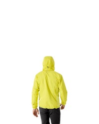 gelbgrüner Pullover mit einem Kapuze von Arcteryx