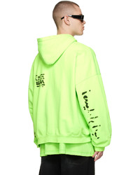 gelbgrüner Pullover mit einem Kapuze von Balenciaga