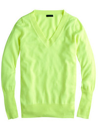 gelbgrüner Pullover mit einem V-Ausschnitt