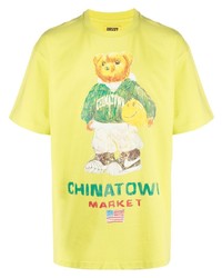 gelbgrünes bedrucktes T-Shirt mit einem Rundhalsausschnitt von Chinatown Market