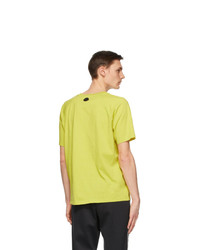 gelbgrünes bedrucktes T-Shirt mit einem Rundhalsausschnitt von Moncler