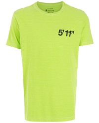 gelbgrünes bedrucktes T-Shirt mit einem Rundhalsausschnitt von OSKLEN