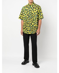 gelbgrünes Kurzarmhemd mit Leopardenmuster von Versace