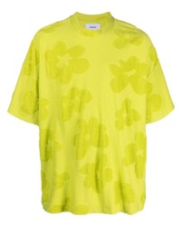 gelbgrünes T-Shirt mit einem Rundhalsausschnitt mit Blumenmuster von Bonsai