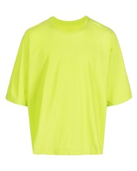 gelbgrünes T-Shirt mit einem Rundhalsausschnitt von Homme Plissé Issey Miyake
