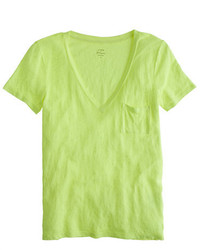 gelbgrünes T-Shirt mit einem V-Ausschnitt