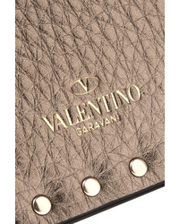 goldene Clutch mit Reliefmuster von Valentino