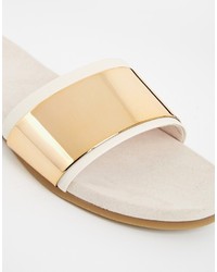 goldene flache Sandalen aus Leder von Aldo