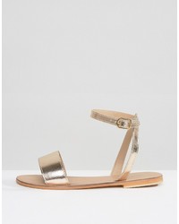 goldene flache Sandalen aus Leder von Asos