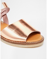 goldene flache Sandalen aus Leder von Aldo