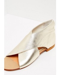 goldene flache Sandalen aus Leder von Usha