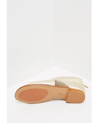 goldene flache Sandalen aus Leder von Usha