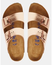 goldene flache Sandalen von Birkenstock