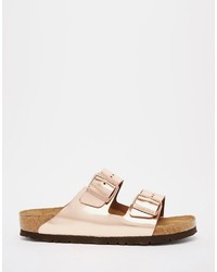 goldene flache Sandalen von Birkenstock