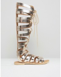 goldene hohe Römersandalen aus Leder von Asos