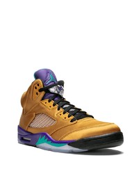 goldene hohe Sneakers von Jordan