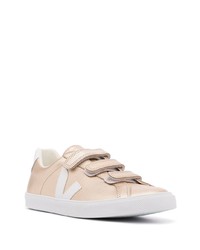 goldene Leder niedrige Sneakers von Veja