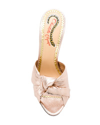 goldene Leder Sandaletten von Charlotte Olympia