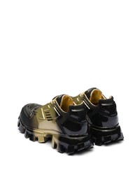 goldene niedrige Sneakers von Prada