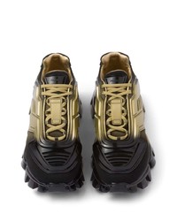 goldene niedrige Sneakers von Prada