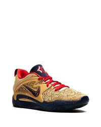 goldene niedrige Sneakers von Nike