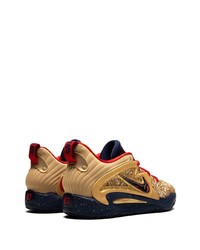 goldene niedrige Sneakers von Nike