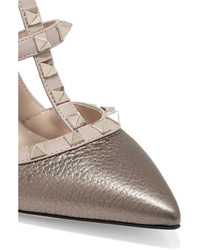 goldene Pumps von Valentino