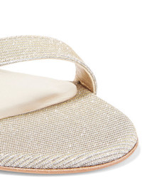 goldene Sandalen mit Reliefmuster von Stuart Weitzman